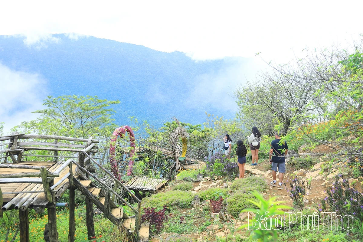 Bài 1: Mang cuộc sống mới về bản