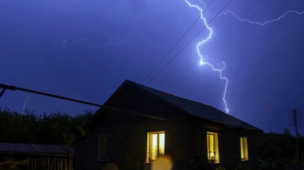 Có nên cắm sạc máy tính xách tay Windows liên tục?