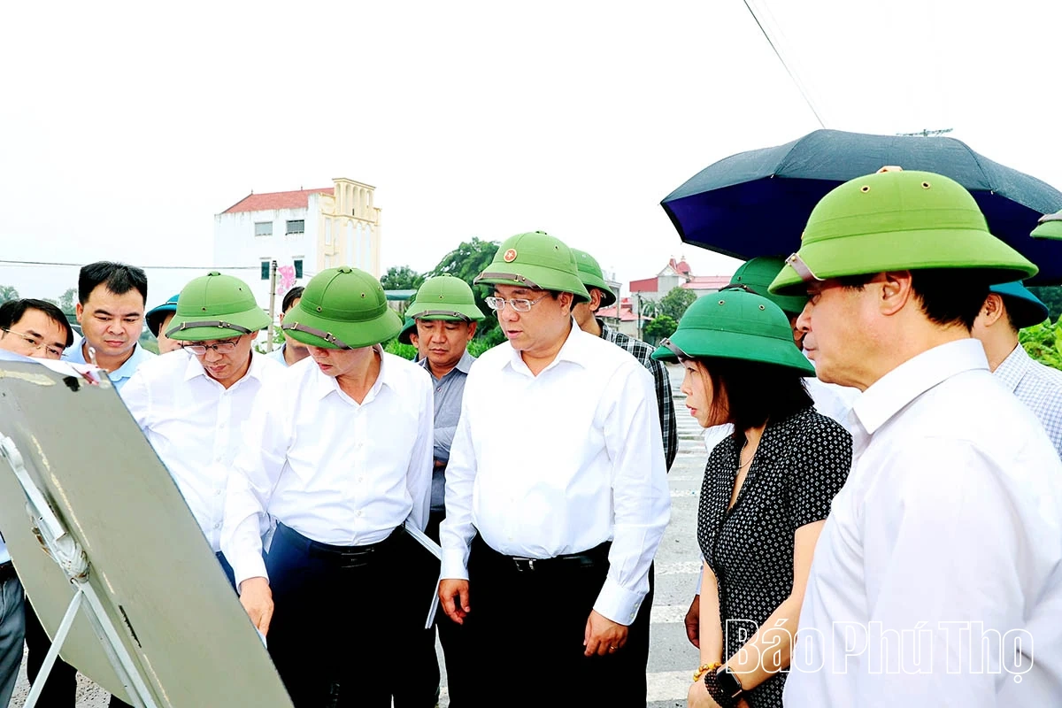 Chủ tịch UBND tỉnh Trần Duy Đông thăm và làm việc với 3 xã Sông Lô, Tiên Lữ, Sơn Đông