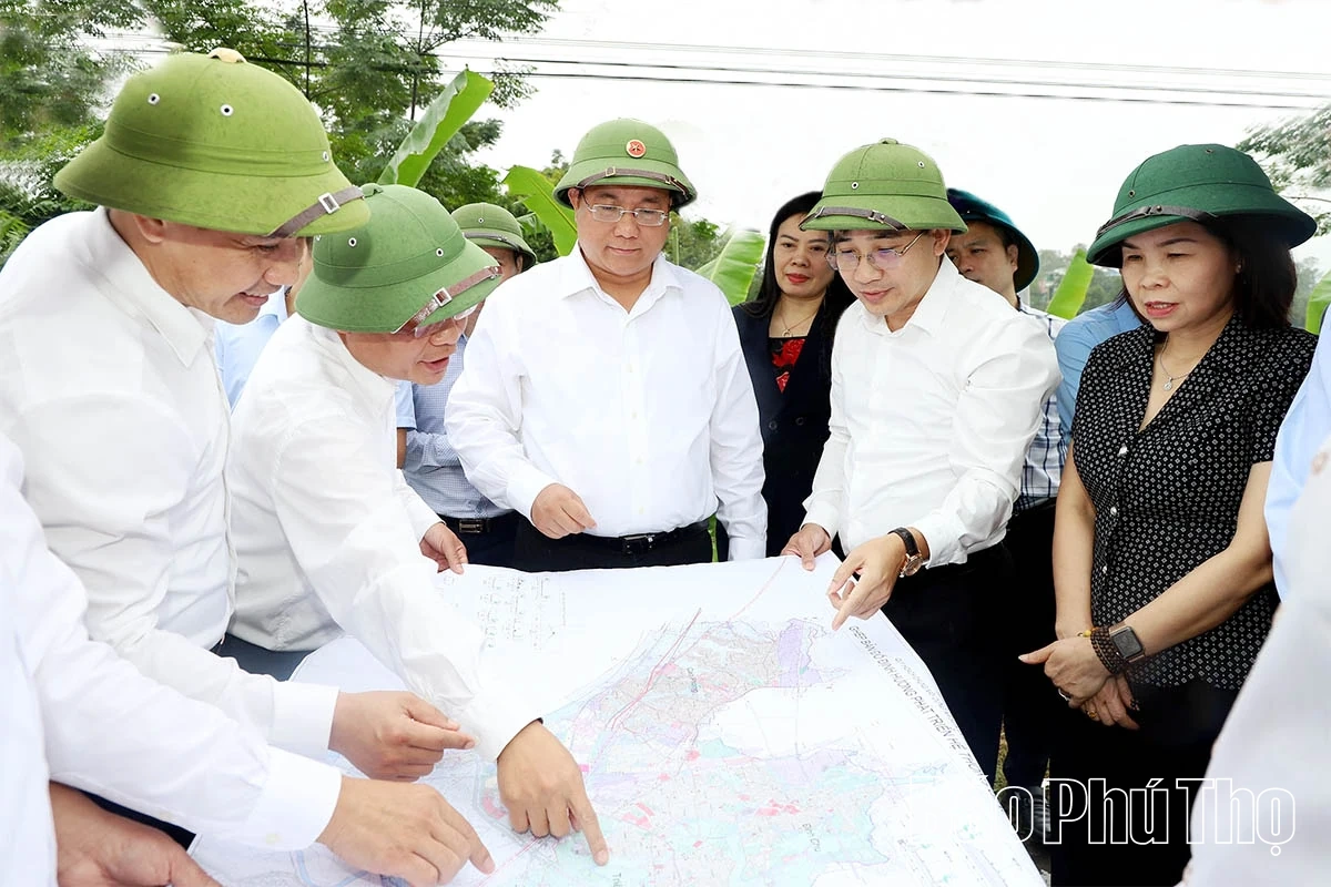 Chủ tịch UBND tỉnh Trần Duy Đông thăm và làm việc với 3 xã Sông Lô, Tiên Lữ, Sơn Đông