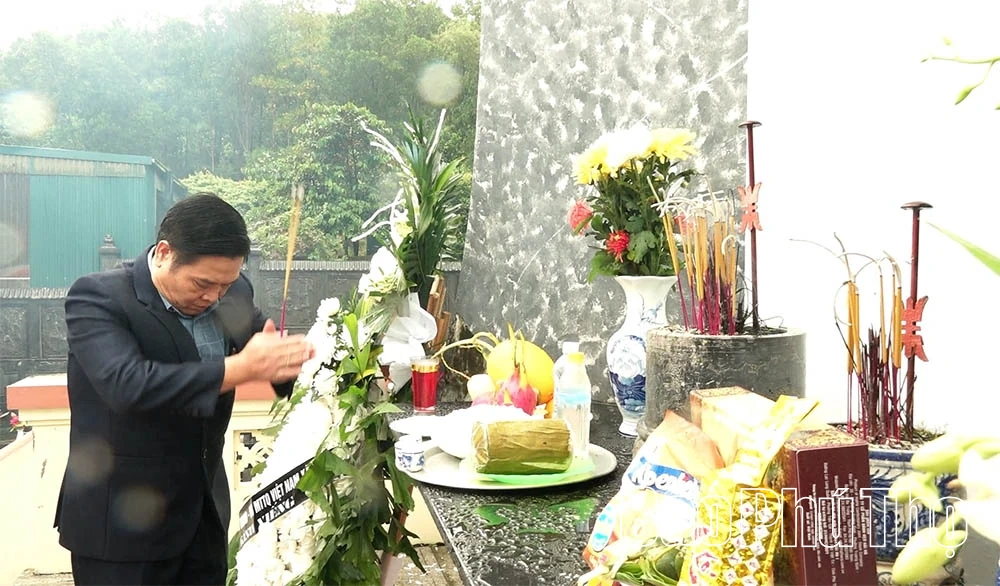 Xã Lạc Thuỷ tổ chức đón nhận và an táng hài cốt liệt sỹ