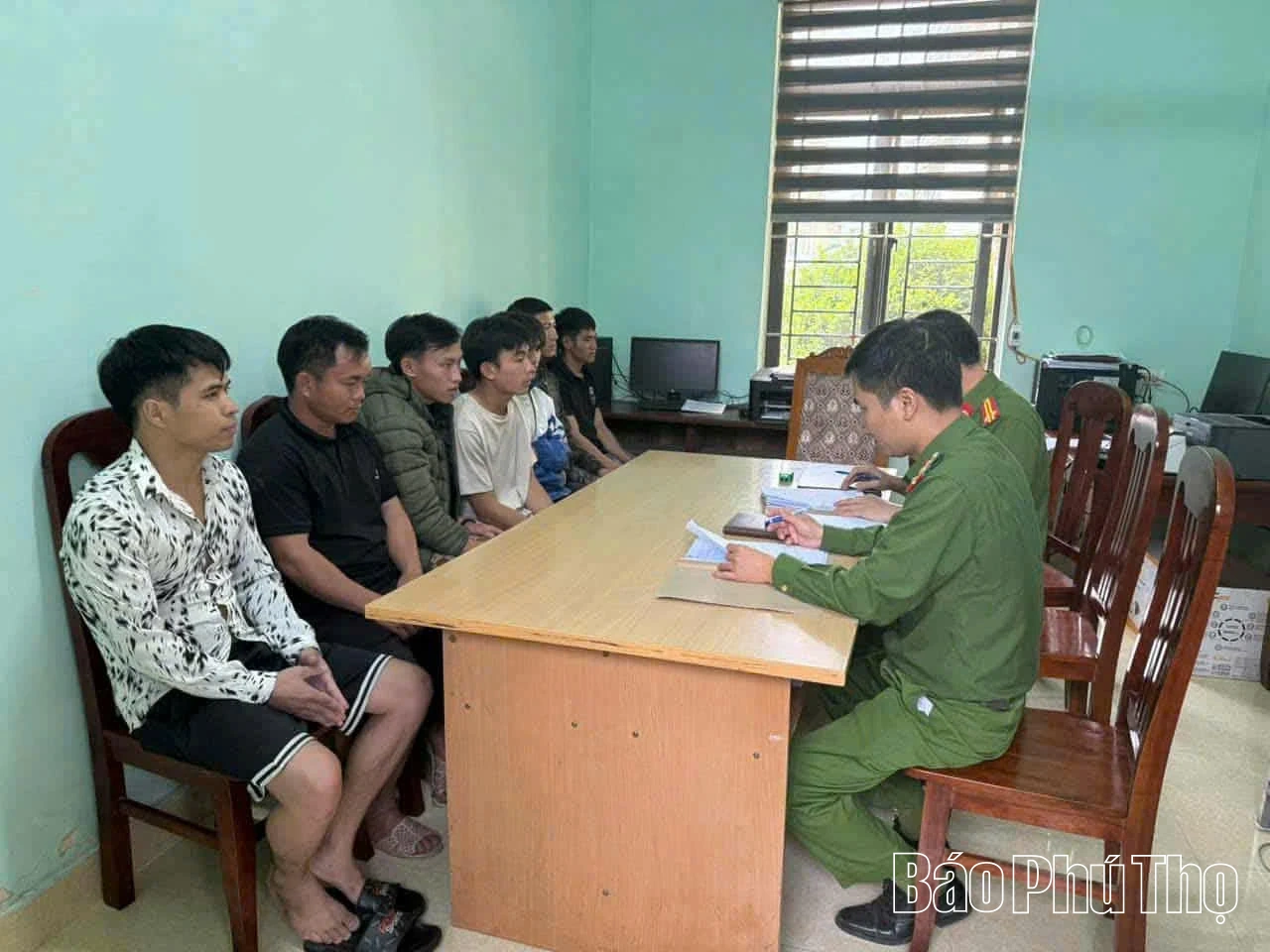 Công an xã Vĩnh Thành bắt giữ 7 đối tượng đánh bạc