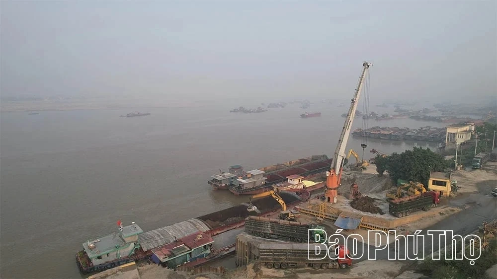 The Prosperous Countryside Along the Red River