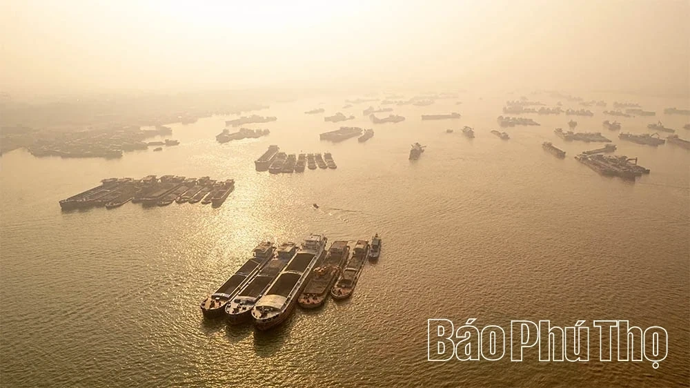 The Prosperous Countryside Along the Red River