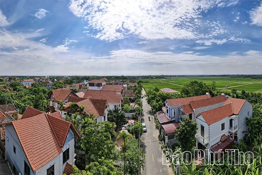 The Prosperous Countryside Along the Red River