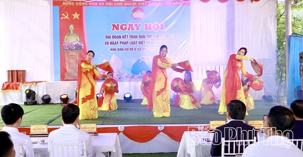 Phó Chủ tịch UBND tỉnh Phan Trọng Tấn dự Ngày hội Đại đoàn kết tại khu dân cư số 8, xã Phú Mỹ