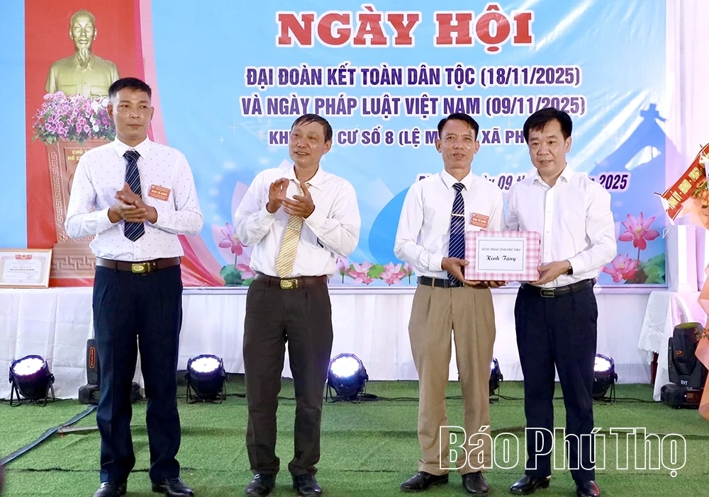 Phó Chủ tịch UBND tỉnh Phan Trọng Tấn dự Ngày hội Đại đoàn kết tại khu dân cư số 8, xã Phú Mỹ