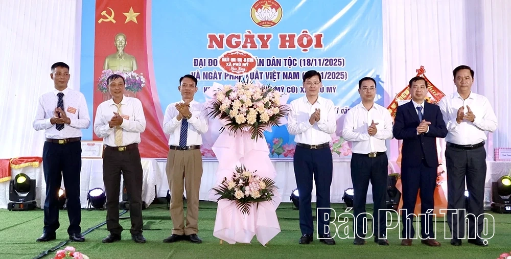 Phó Chủ tịch UBND tỉnh Phan Trọng Tấn dự Ngày hội Đại đoàn kết tại khu dân cư số 8, xã Phú Mỹ