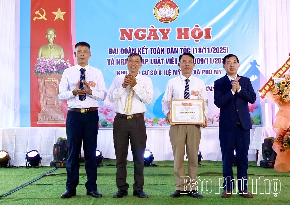 Phó Chủ tịch UBND tỉnh Phan Trọng Tấn dự Ngày hội Đại đoàn kết tại khu dân cư số 8, xã Phú Mỹ