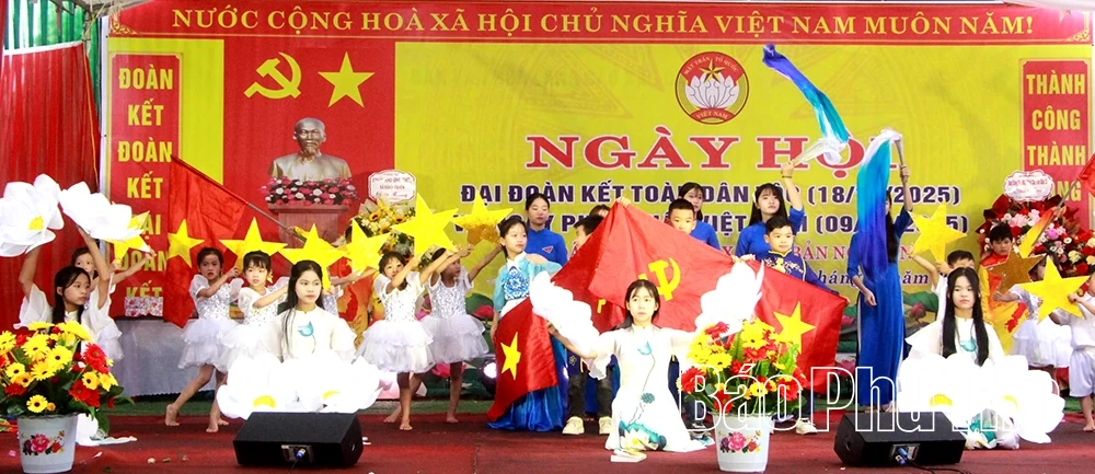 Ngày hội Đại đoàn kết toàn dân tộc khu dân cư số 9, xã Bản Nguyên