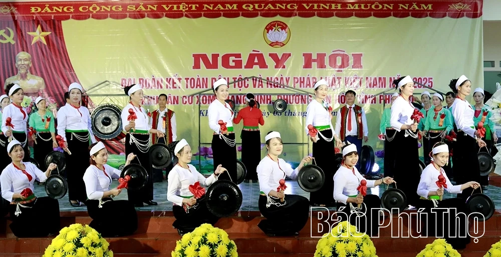 Phó Bí thư Thường trực Tỉnh ủy Bùi Văn Quang dự Ngày hội Đại đoàn kết toàn dân tộc tại xóm Khang Đình