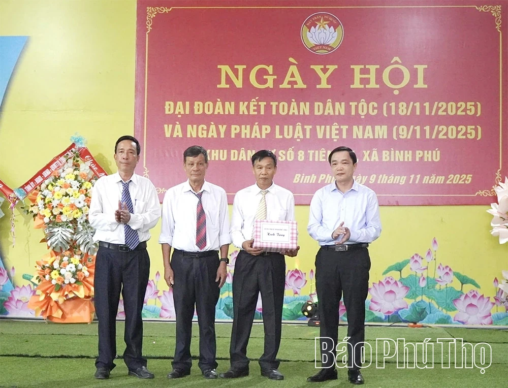 Phó Chủ tịch HĐND tỉnh Nguyễn Thị Cẩm Phương dự Ngày Đại đoàn kết toàn dân tộc tại khu 8 Tiên Du, xã Bình Phú