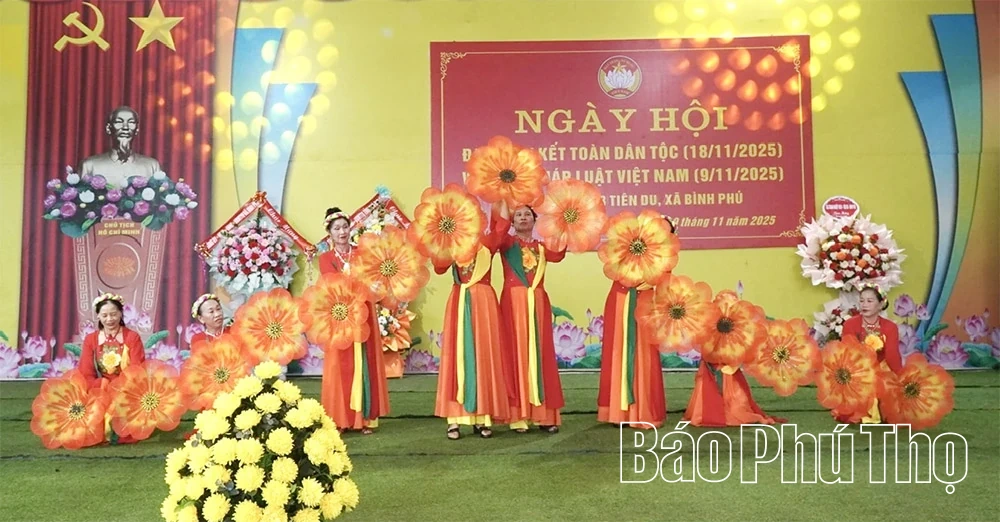 Phó Chủ tịch HĐND tỉnh Nguyễn Thị Cẩm Phương dự Ngày Đại đoàn kết toàn dân tộc tại khu 8 Tiên Du, xã Bình Phú