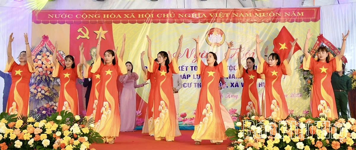 Trưởng Ban Tuyên giáo và Dân vận Tỉnh ủy Lương Đức Minh dự ngày hội Đại đoàn kết toàn dân tộc tại thôn Chợ, xã Vĩnh Hưng