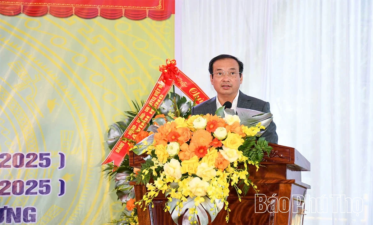 Trưởng Ban Tuyên giáo và Dân vận Tỉnh ủy Lương Đức Minh dự ngày hội Đại đoàn kết toàn dân tộc tại thôn Chợ, xã Vĩnh Hưng