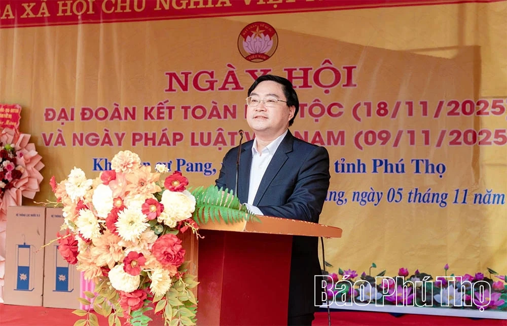 Đồng chí Quách Thế Ngọc dự ngày hội Đại đoàn kết toàn dân tại xã Dũng Tiến