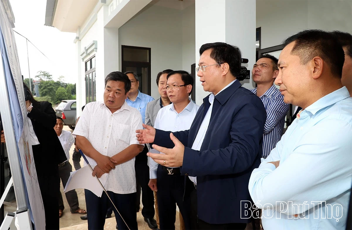 Chủ tịch UBND tỉnh Trần Duy Đông kiểm tra thực hiện dự án Khu công nghiệp Đoan Hùng