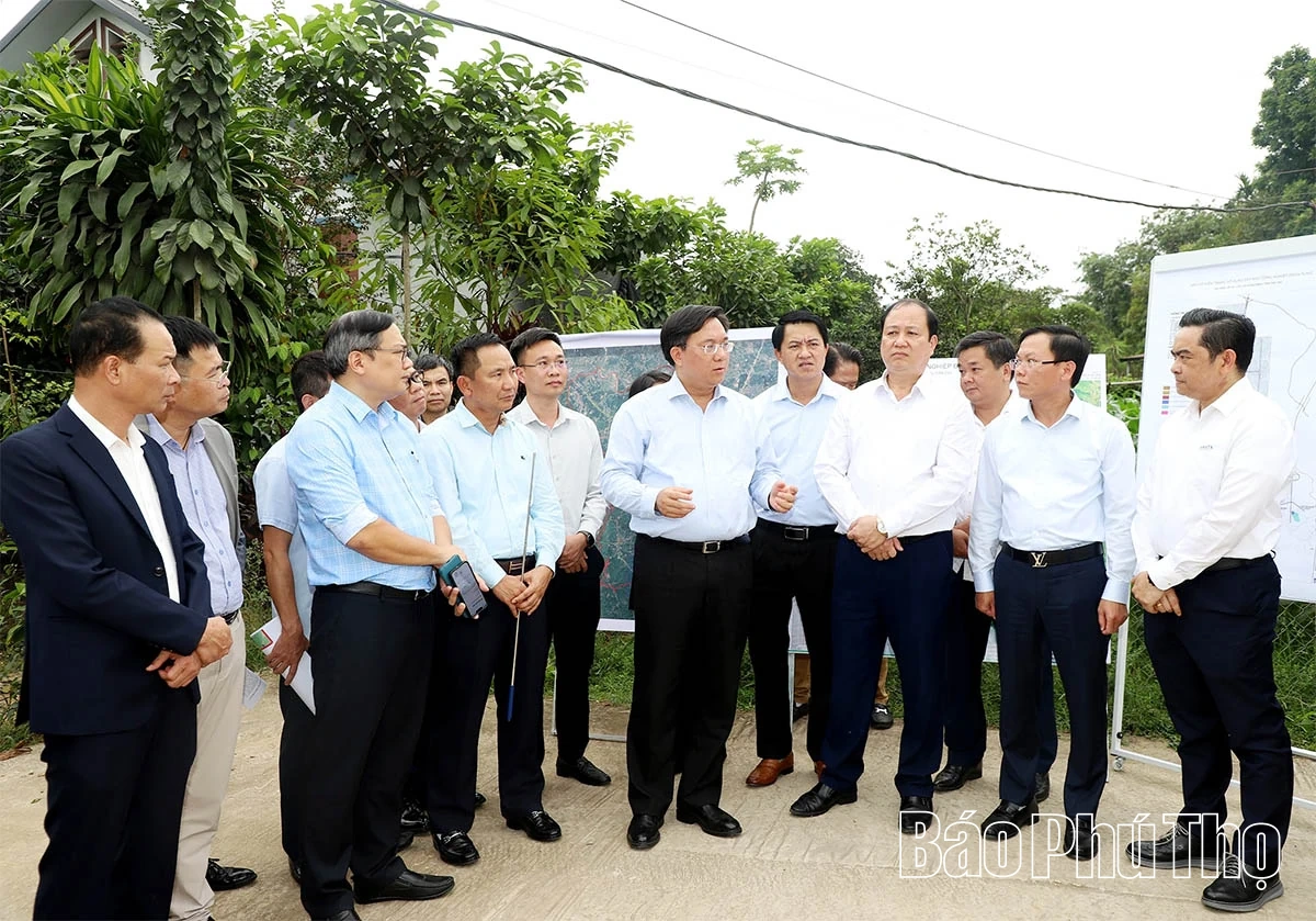 Chủ tịch UBND tỉnh Trần Duy Đông kiểm tra thực hiện dự án Khu công nghiệp Đoan Hùng