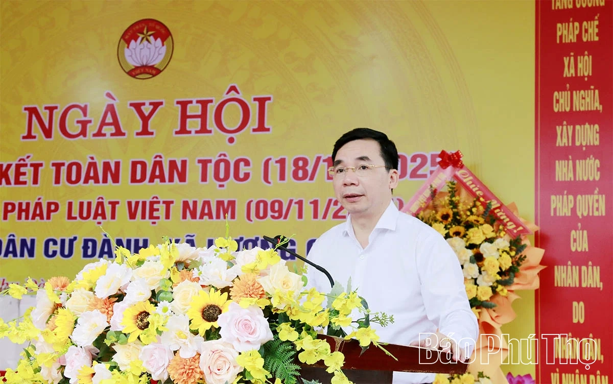 Phó Bí thư Tỉnh uỷ Bùi Huy Vĩnh chung vui Ngày hội đại đoàn kết khu dân cư Đành