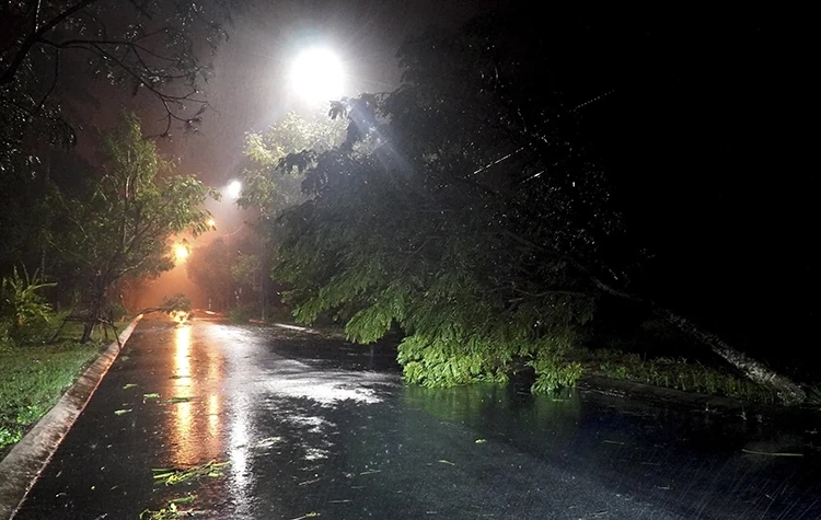 Thời tiết ngày 7/11: Bão số 13 tan trên đất liền, miền Trung vẫn mưa lớn