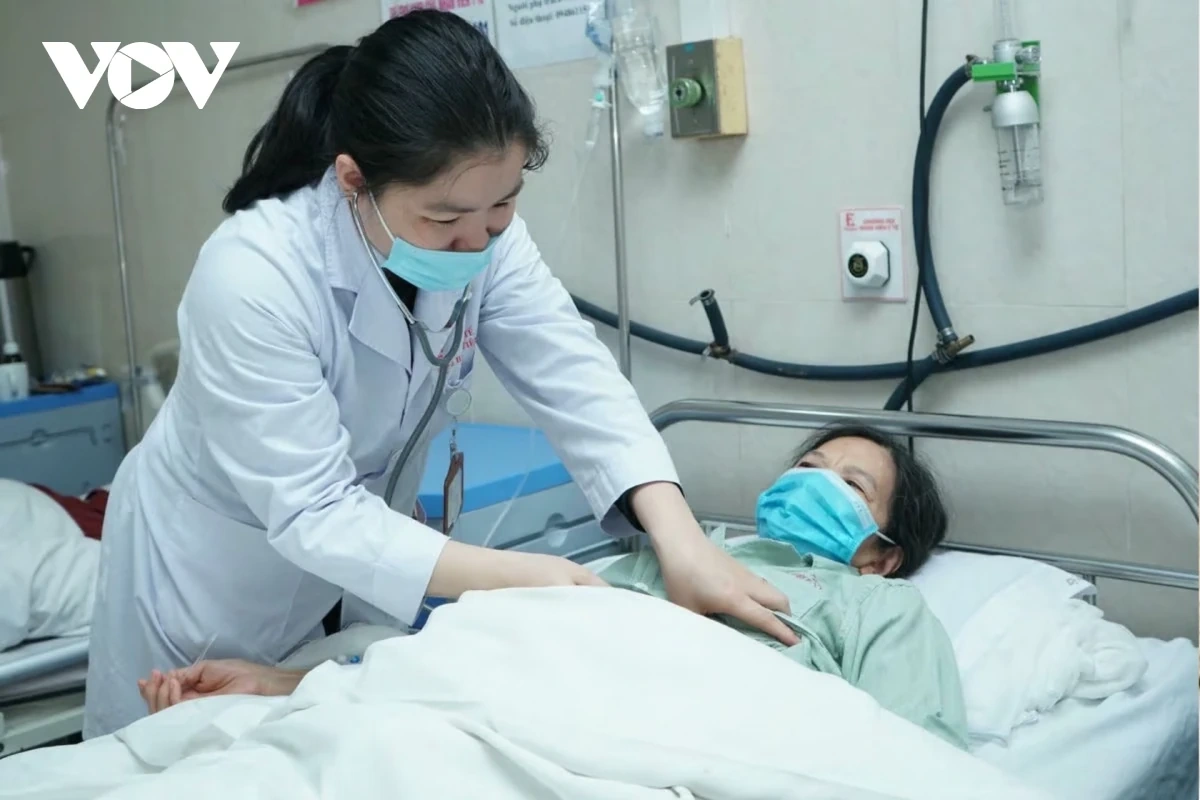 Thời tiết chuyển lạnh, bác sĩ cảnh báo những cơn đột kích sức khỏe dễ gặp