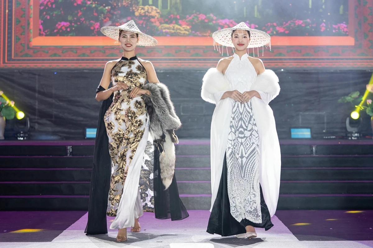 Áo dài “Hương sắc Việt Nam”: Vẻ đẹp di sản được đánh thức qua từng nếp lụa