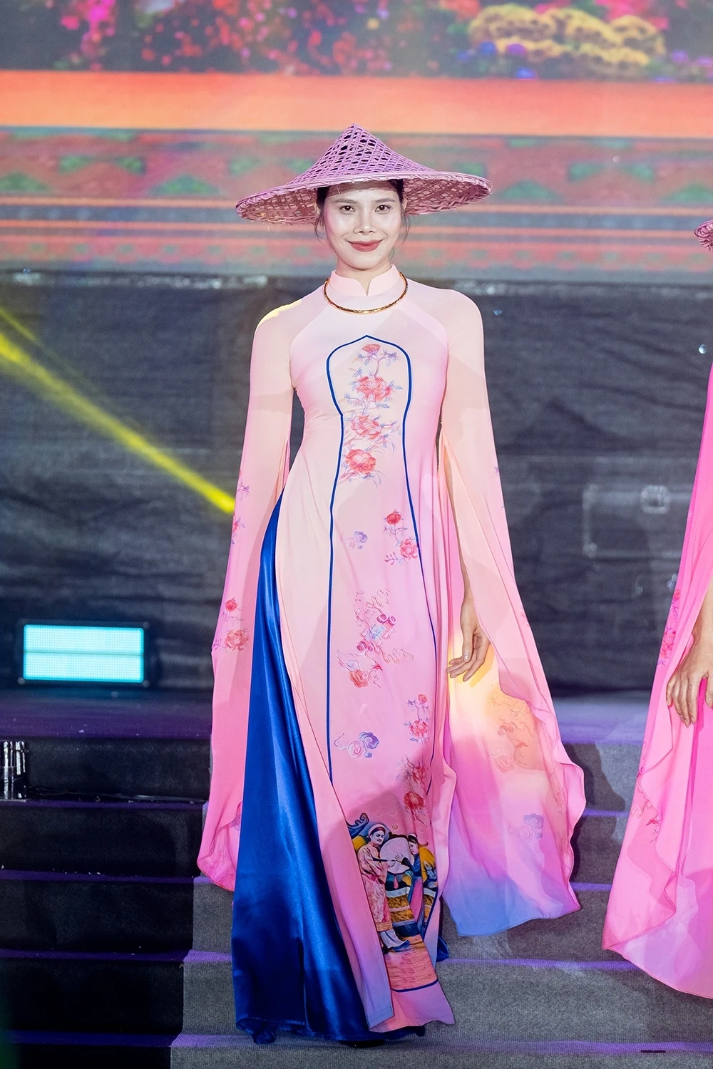 Áo dài “Hương sắc Việt Nam”: Vẻ đẹp di sản được đánh thức qua từng nếp lụa