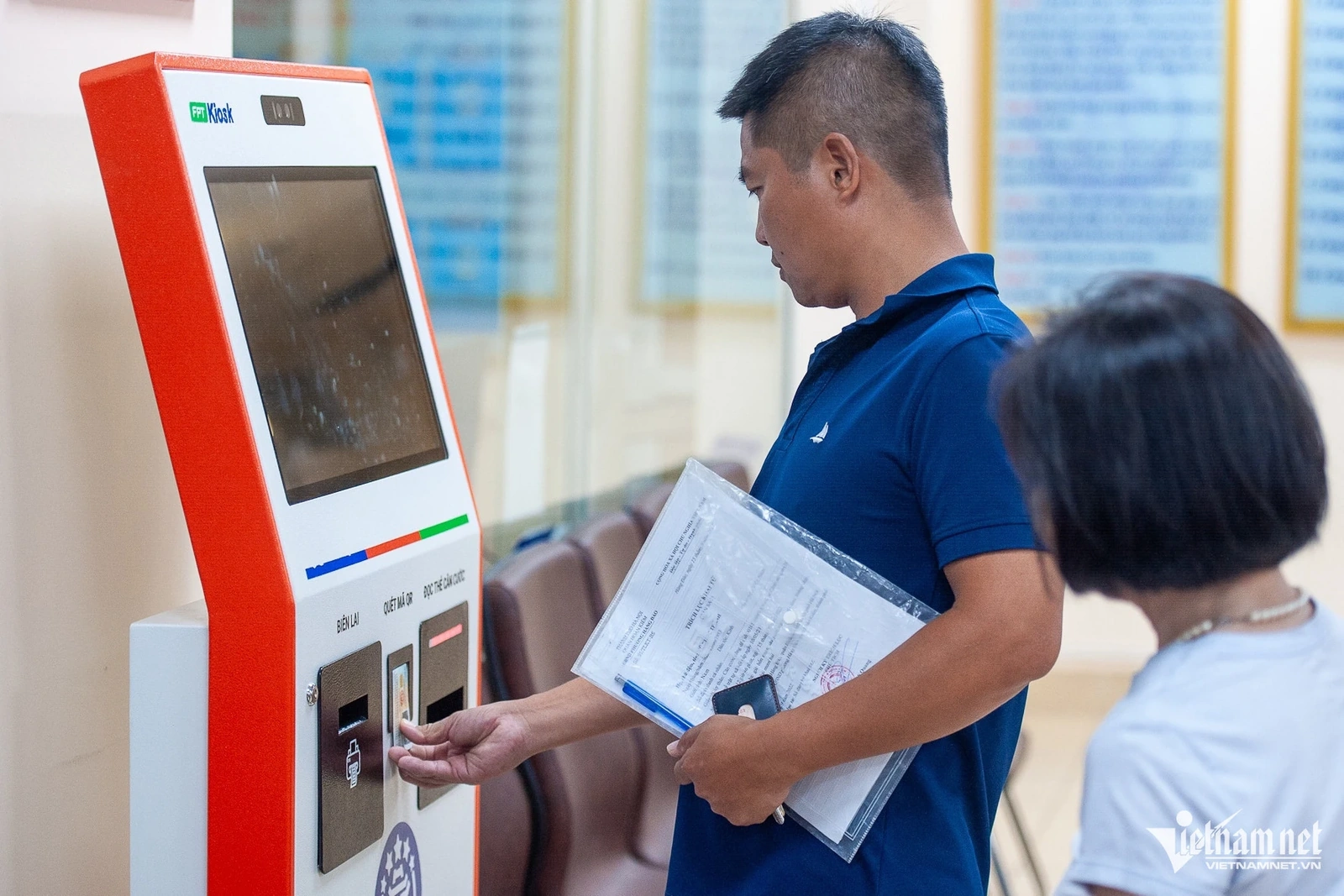 Sớm giải quyết căn cơ chính sách tiền lương để công chức sống được bằng lương