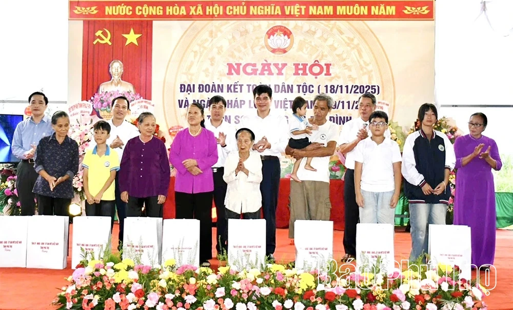 Ngày hội Đại đoàn kết toàn dân tộc tại thôn Sơn Phong, xã Đại Đình