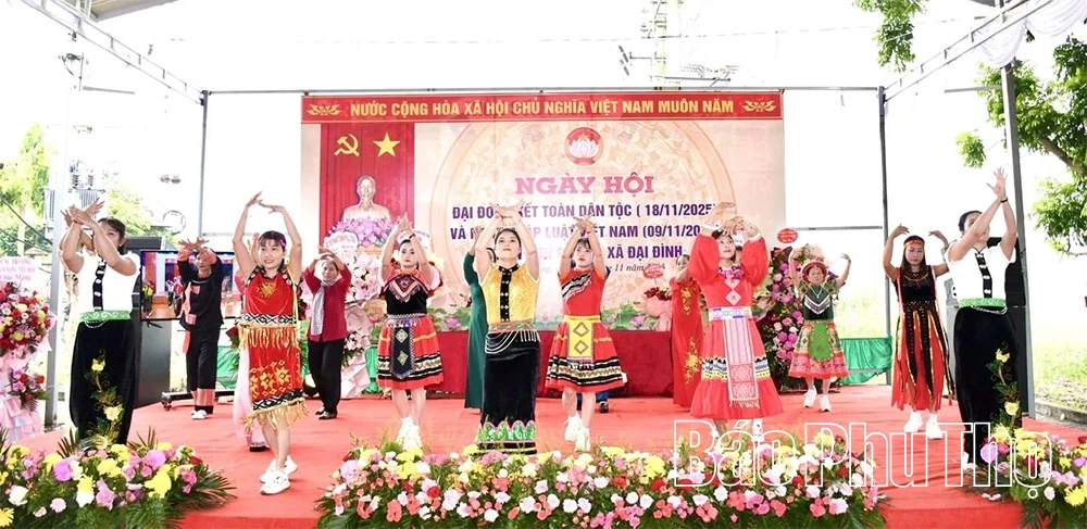 Ngày hội Đại đoàn kết toàn dân tộc tại thôn Sơn Phong, xã Đại Đình