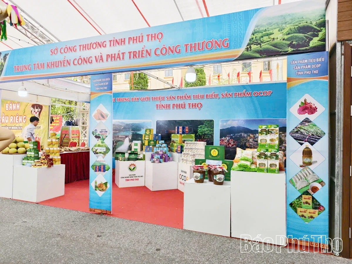 Exhibiting OCOP products of Phú Thọ province at the Trade Promotion Fair - connecting supply and demand in the Northern Delta region in 2025