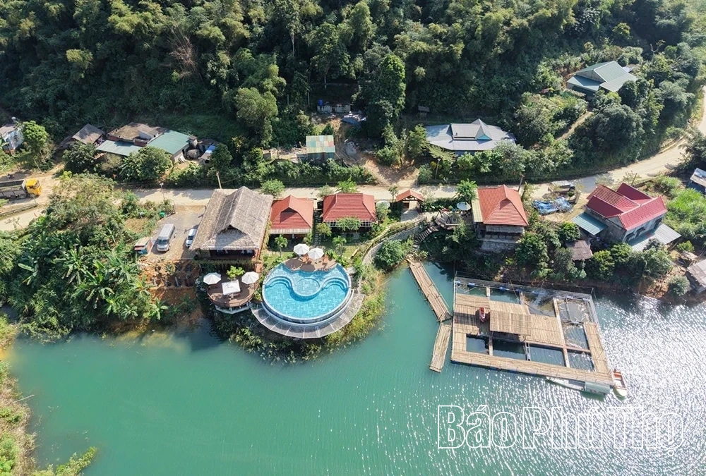 Mây nước Vịnh Hiền Lương - hồ Hòa Bình