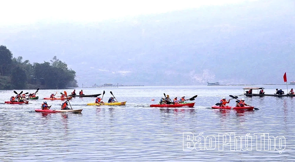 Mây nước Vịnh Hiền Lương - hồ Hòa Bình