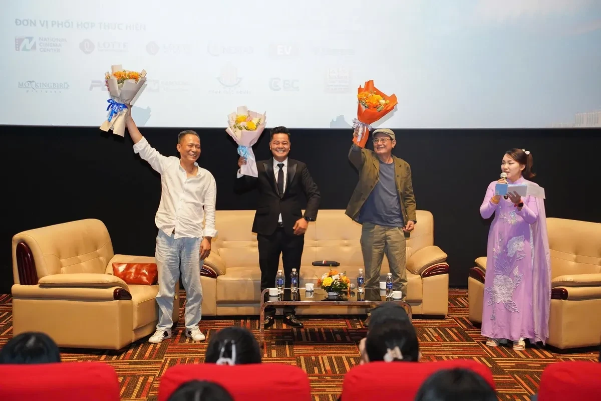 Mùi cỏ cháy khai mạc Tuần phim chào mừng LHP Việt Nam XXIV