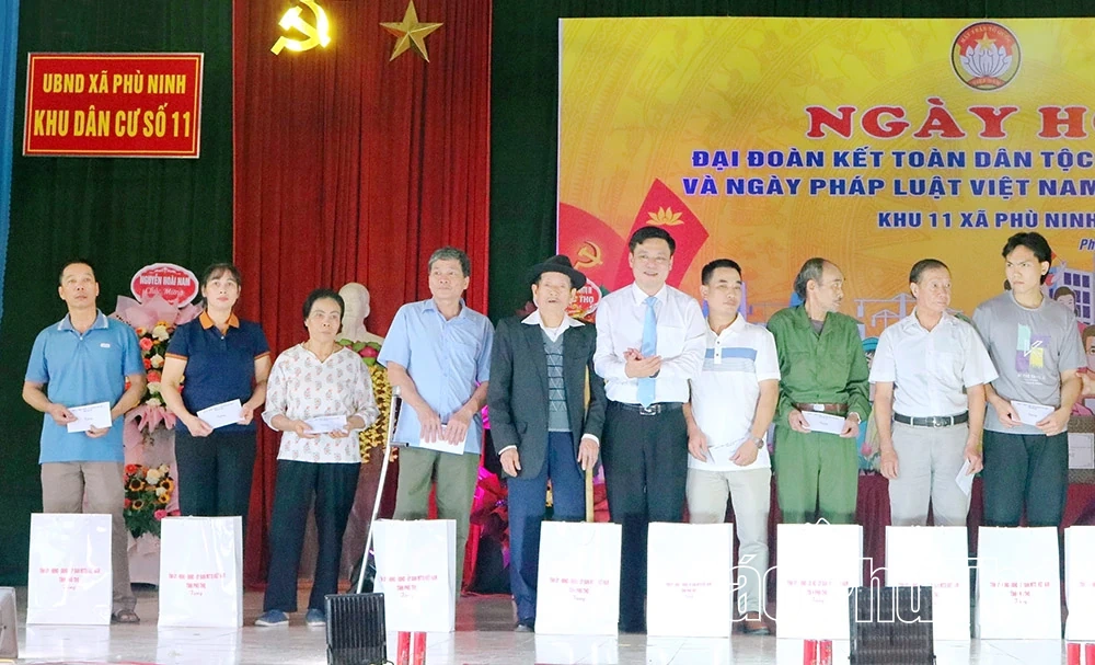 Ngày hội đại đoàn kết tại khu 11, xã Phù Ninh