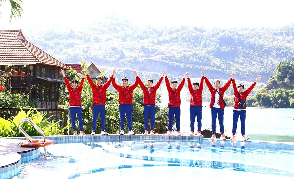 Liên đoàn Cầu mây Việt Nam giao lưu thể thao và trải nghiệm tại xóm Ké, xã Đà Bắc