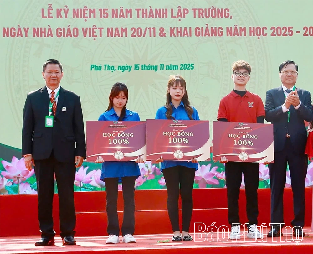 Trường Đại học Trưng Vương kỷ niệm 15 năm thành lập, chào mừng ngày Nhà giáo Việt Nam và khai giảng năm học mới