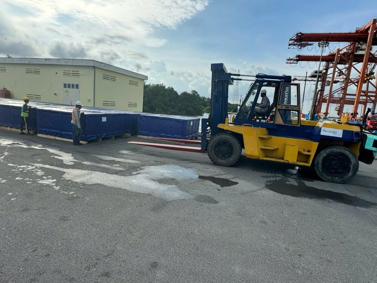 Nhu cầu thuê xe nâng tăng mạnh tại các khu công nghiệp TPHCM