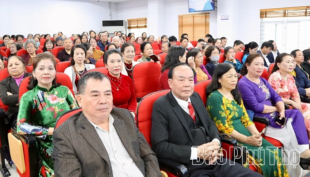 Bệnh viện Đa khoa tỉnh gặp mặt cán bộ hưu trí nhân dịp kỷ niệm 60 năm thành lập Bệnh viện