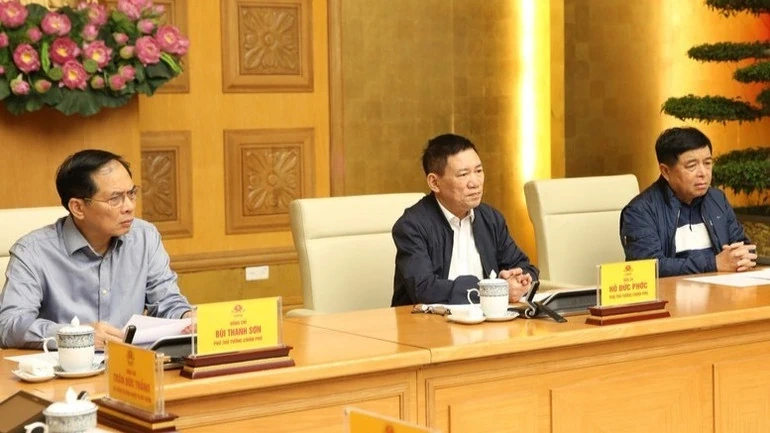 Thủ tướng Phạm Minh Chính chủ trì cuộc họp khẩn trực tuyến từ Nam Phi về ứng phó mưa lũ, thiên tai