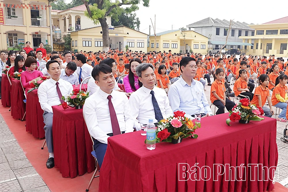 Bàn giao đưa vào sử dụng công trình Trường Tiểu học Nguyễn Viết Xuân