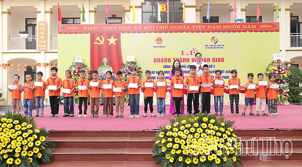 Bàn giao đưa vào sử dụng công trình Trường Tiểu học Nguyễn Viết Xuân