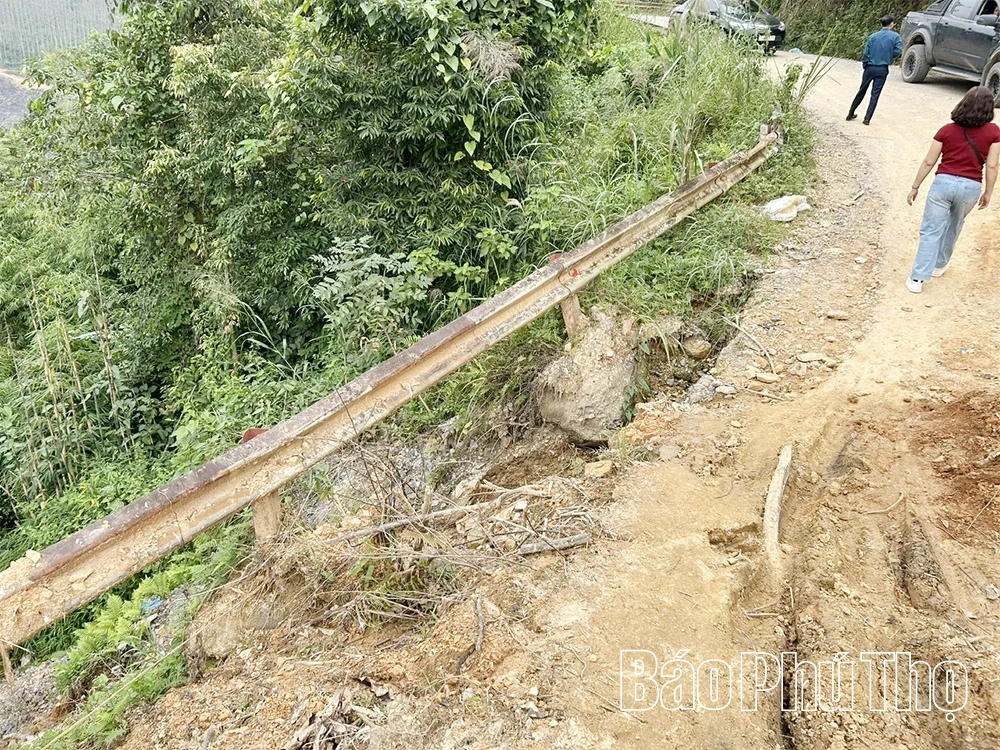 Tỉnh lộ 433 bị “cắt đứt”, hàng nghìn hộ dân mong mỏi sớm thông xe