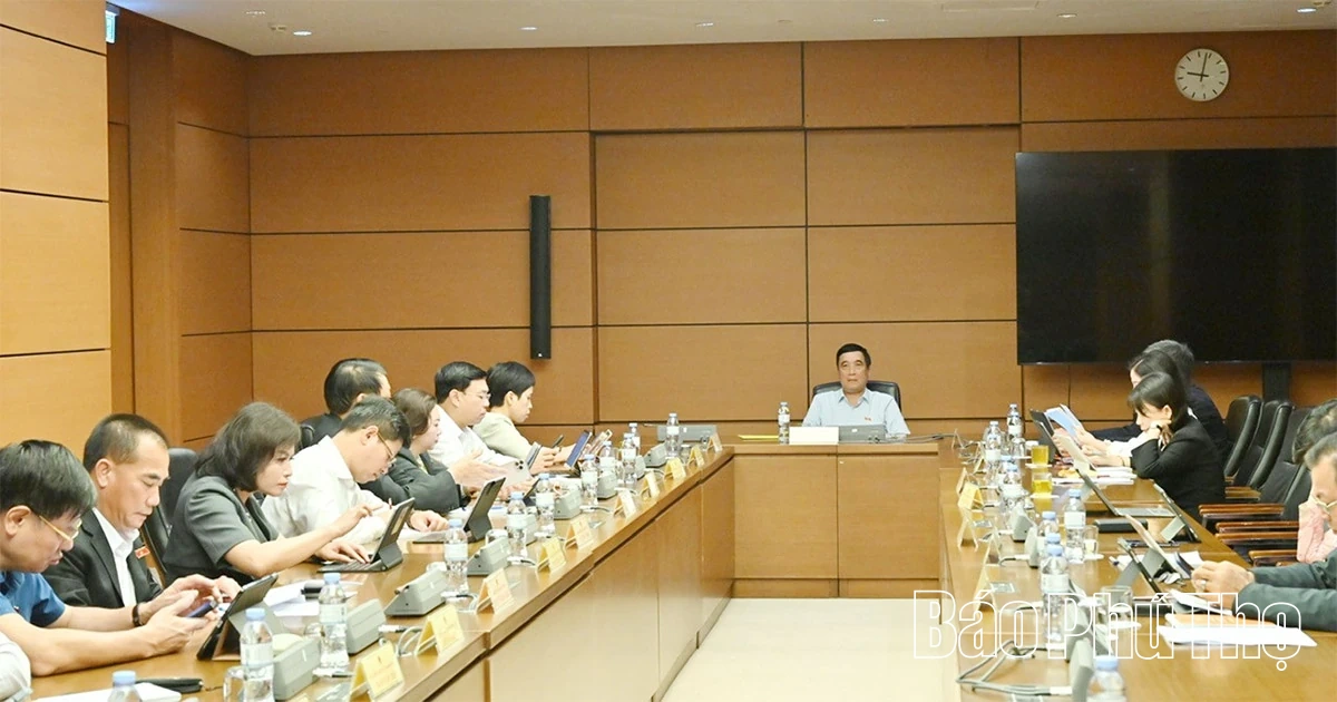 Đoàn Đại biểu Quốc hội tỉnh Phú Thọ tham gia thảo luận hoàn thiện chính sách y tế cơ sở, giáo dục và dự trữ quốc gia