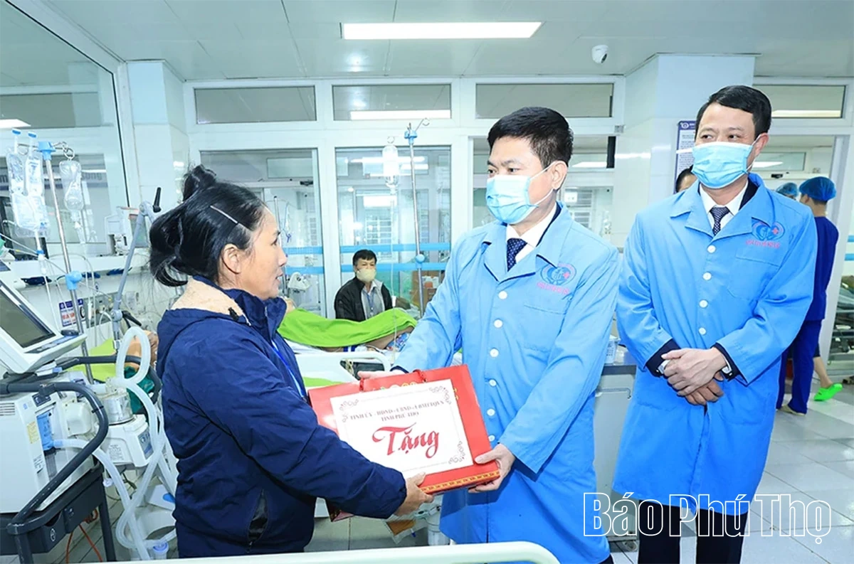 Bí thư Tỉnh ủy Trương Quốc Huy thăm, chúc mừng Bệnh viện Đa khoa tỉnh Phú Thọ nhân kỷ niệm 60 năm thành lập