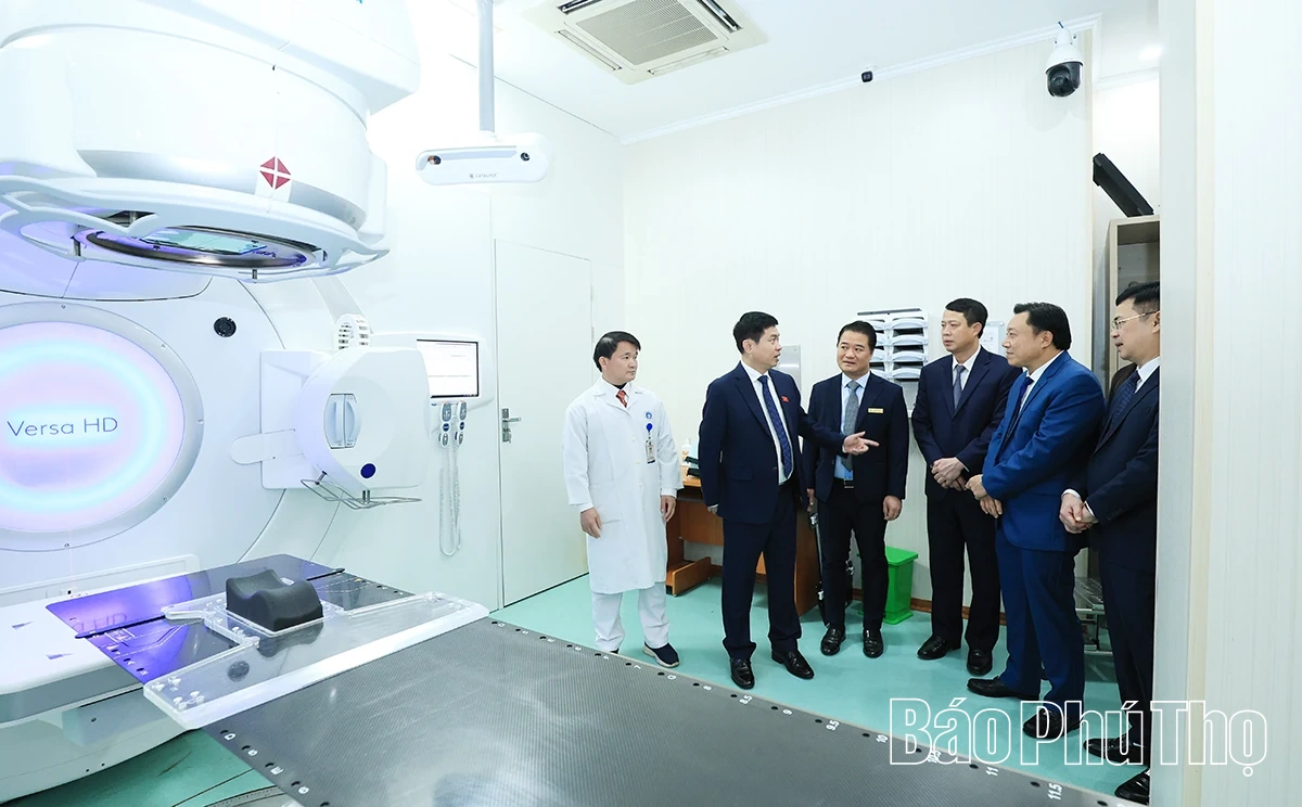 Bí thư Tỉnh ủy Trương Quốc Huy thăm, chúc mừng Bệnh viện Đa khoa tỉnh Phú Thọ nhân kỷ niệm 60 năm thành lập