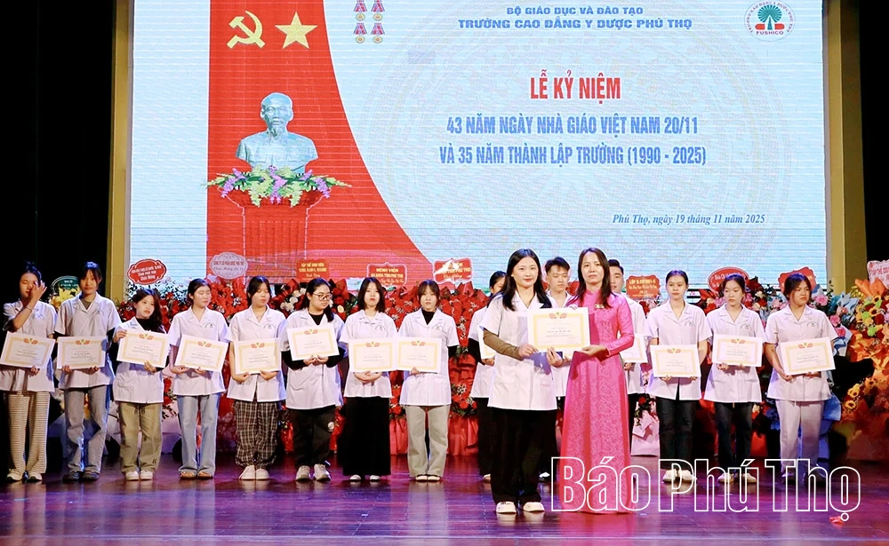 Trường Cao đẳng Y Dược Phú Thọ kỷ niệm 43 năm Ngày Nhà giáo Việt Nam và 35 năm thành lập trường