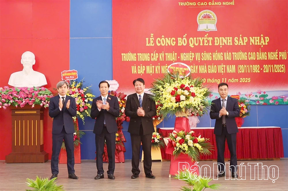 Trường Cao đẳng nghề Phú Thọ gặp mặt kỷ niệm ngày Nhà giáo Việt Nam