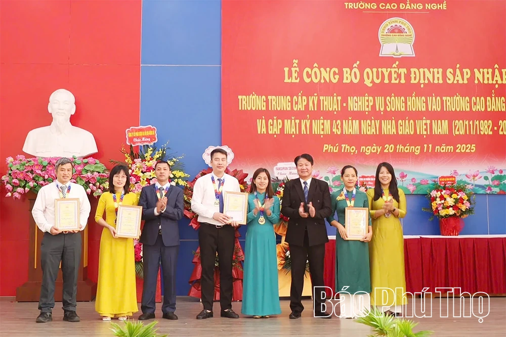Trường Cao đẳng nghề Phú Thọ gặp mặt kỷ niệm ngày Nhà giáo Việt Nam