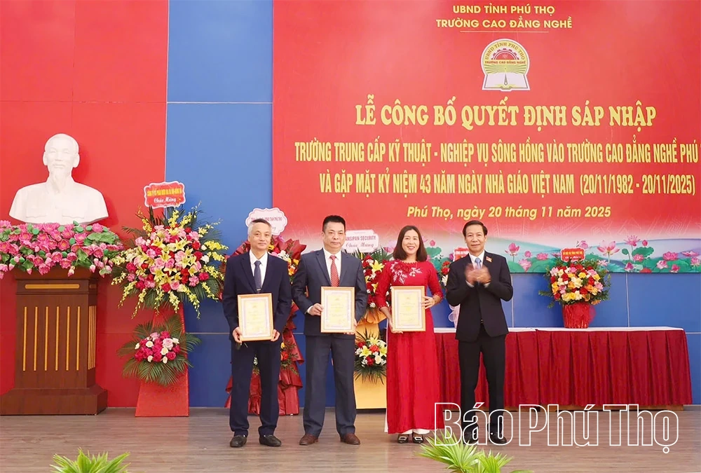 Trường Cao đẳng nghề Phú Thọ gặp mặt kỷ niệm ngày Nhà giáo Việt Nam